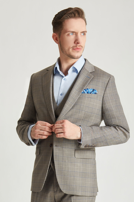 Marynarka Brązowa w Kratę